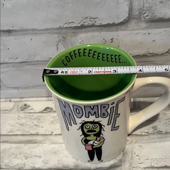 Mombie Mug with Green Interior never sleeps baby - Picture 3 of 7